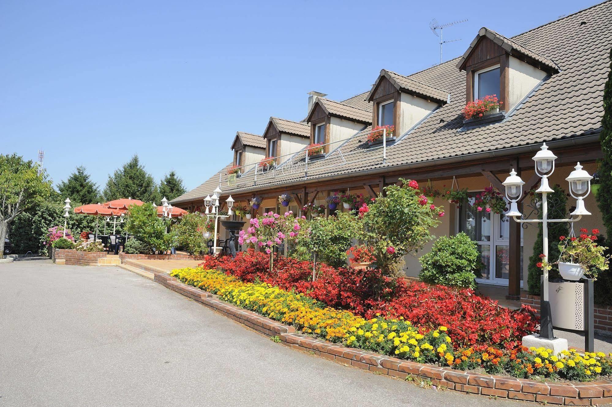 Hotel Le Val Moret Magnant Exteriér fotografie